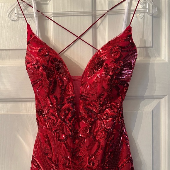 Gorgeous Amarra red sequin evening gown in size 4 - Picture 9 of 15